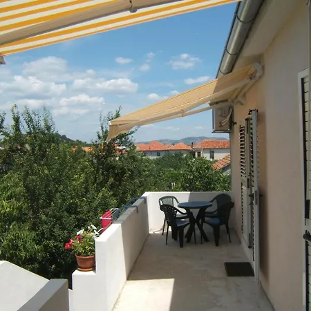 Appartement Kleines Emil Bordo By Interhome