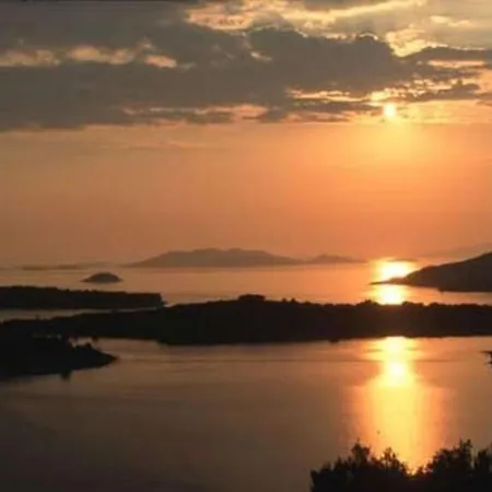 Kleines Emil Bordo By Interhome Appartement