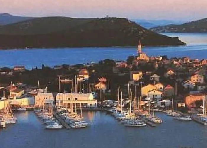 Kleines Emil Bordo By Interhome Murter