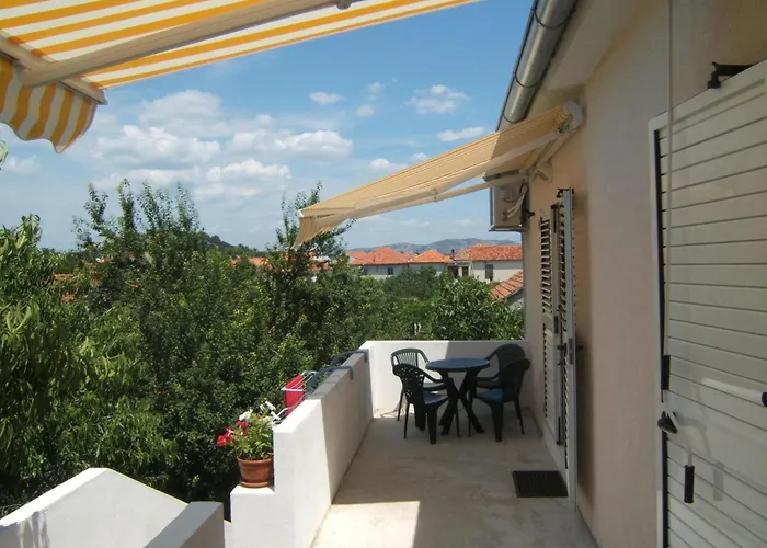 Appartement Kleines Emil Bordo By Interhome